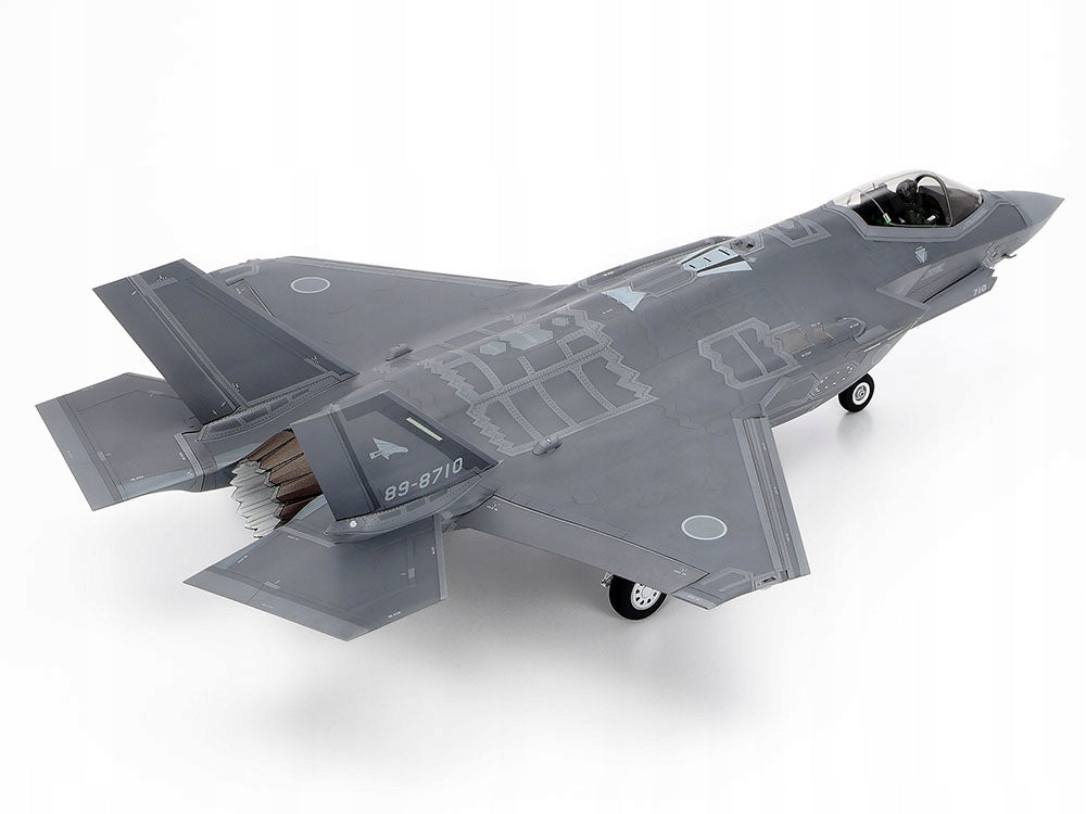 Lockheed F-35A Lightning II aircraft model 61124 Tamiya Model Lockheed Martin F-35A Lightning II