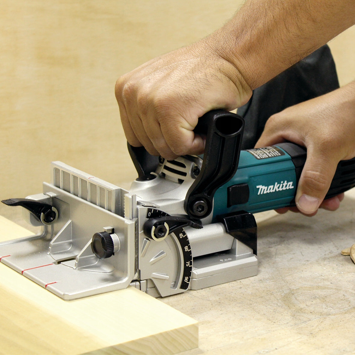 MAKITA GROOVE MILLING MACHINE PJ7000J Additional information transportation box included