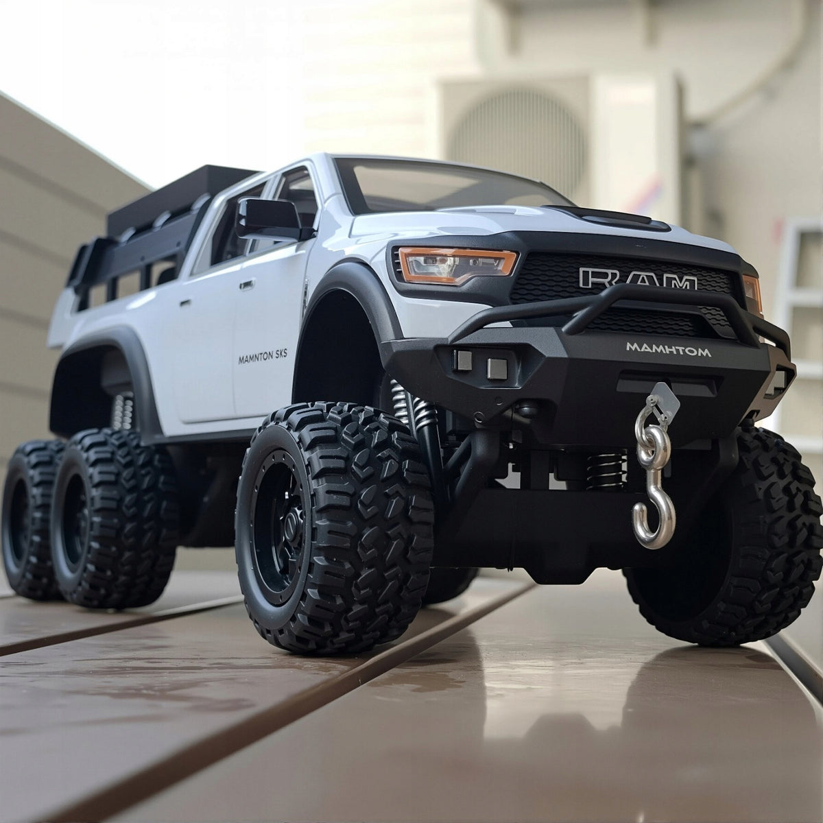 METAL MODEL DODGE RAM 1000 MAMMOTH PICK-UP DRIVE LED SOUND AUTO 1:24 Packaging status original