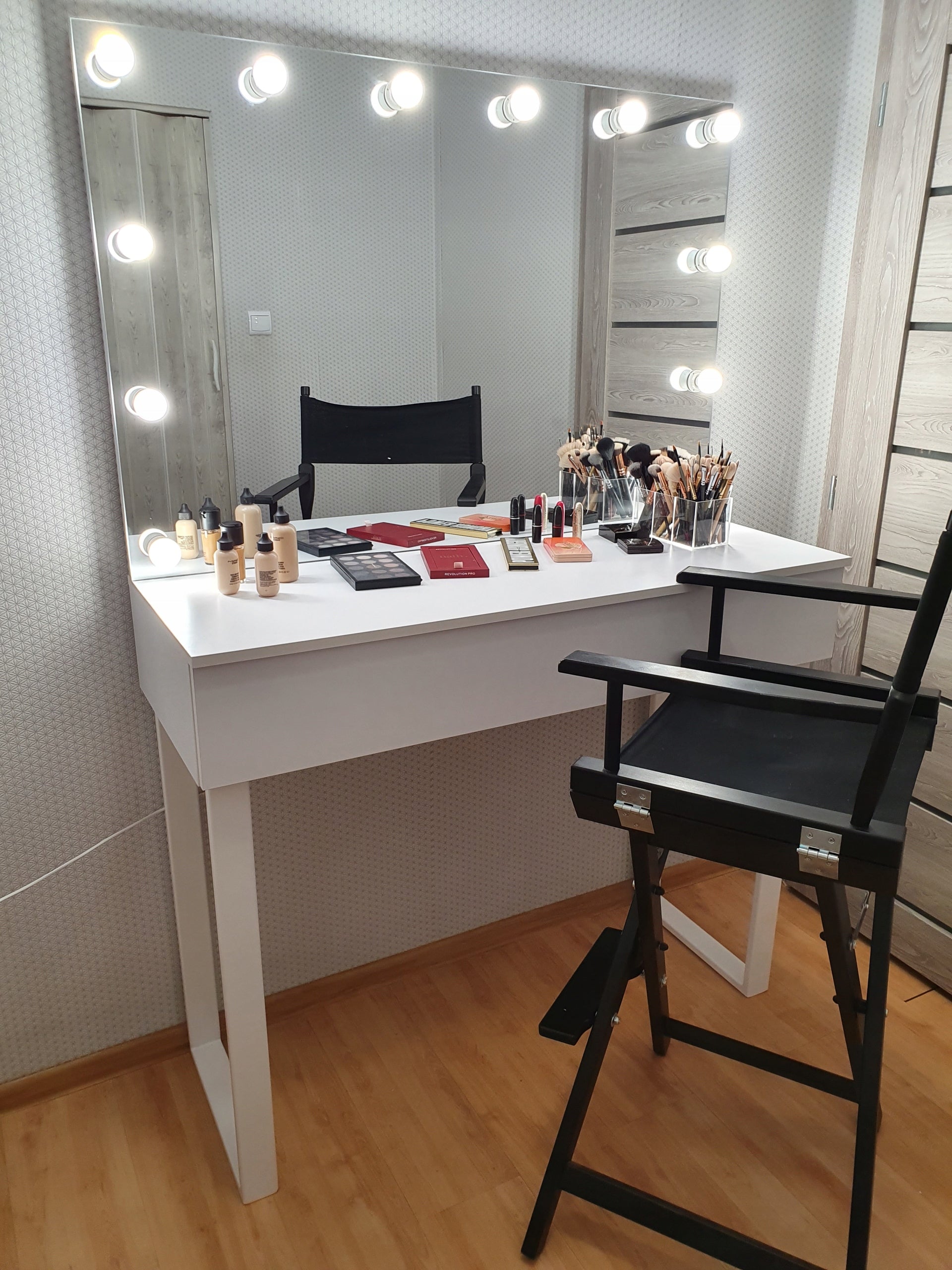 Makeup make-up dressing table make up 120 Color silver