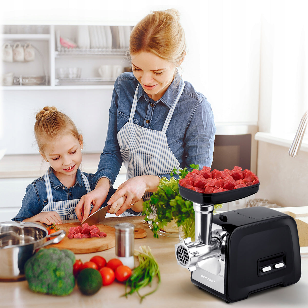 Meat Grinding Machine 1200W for Sausage Balls KEBBE 3 Strainers + ATTACHMENTS Packaging status original