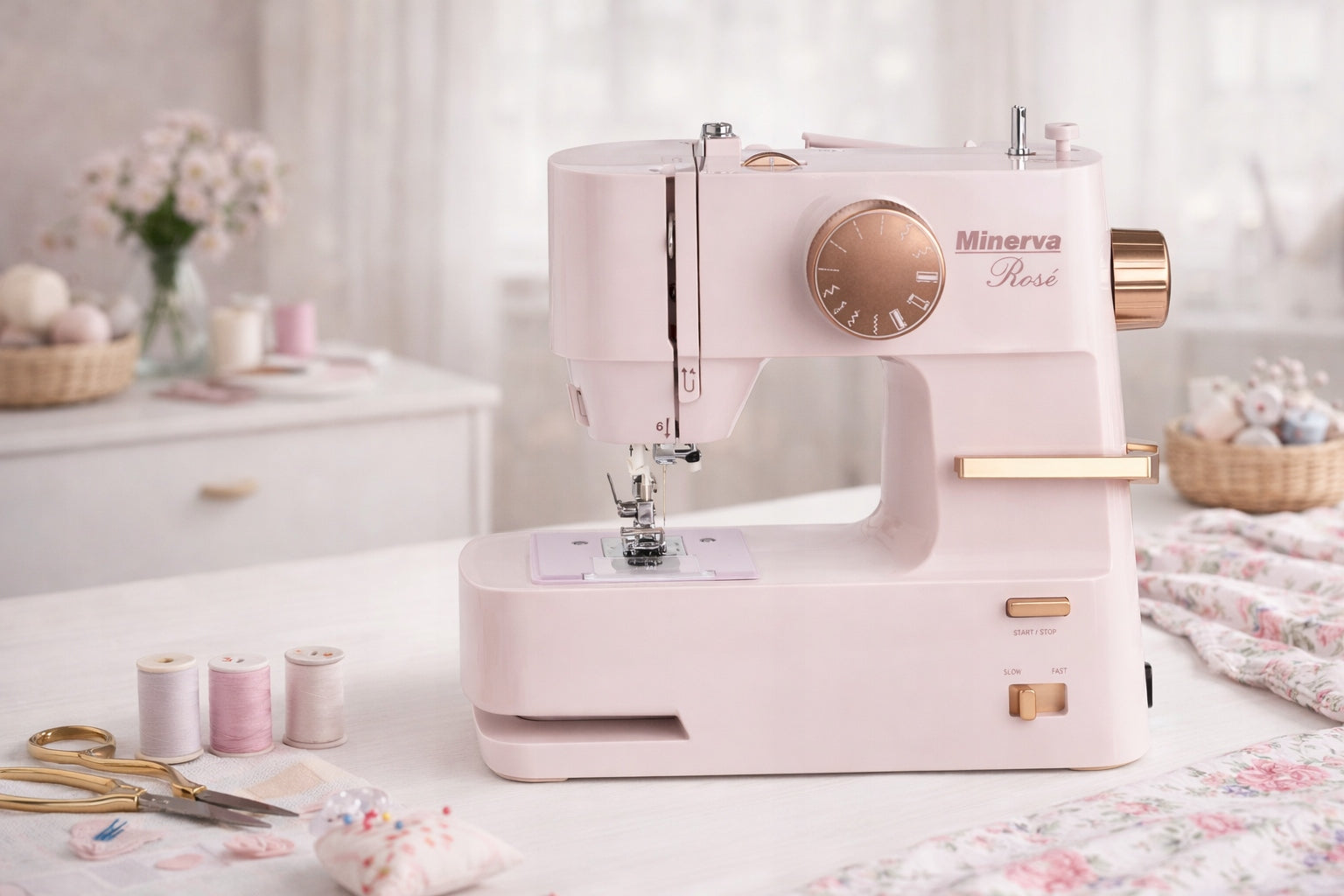 Minerva Rose sewing machine small strong + finger guard and accessories Model Rose