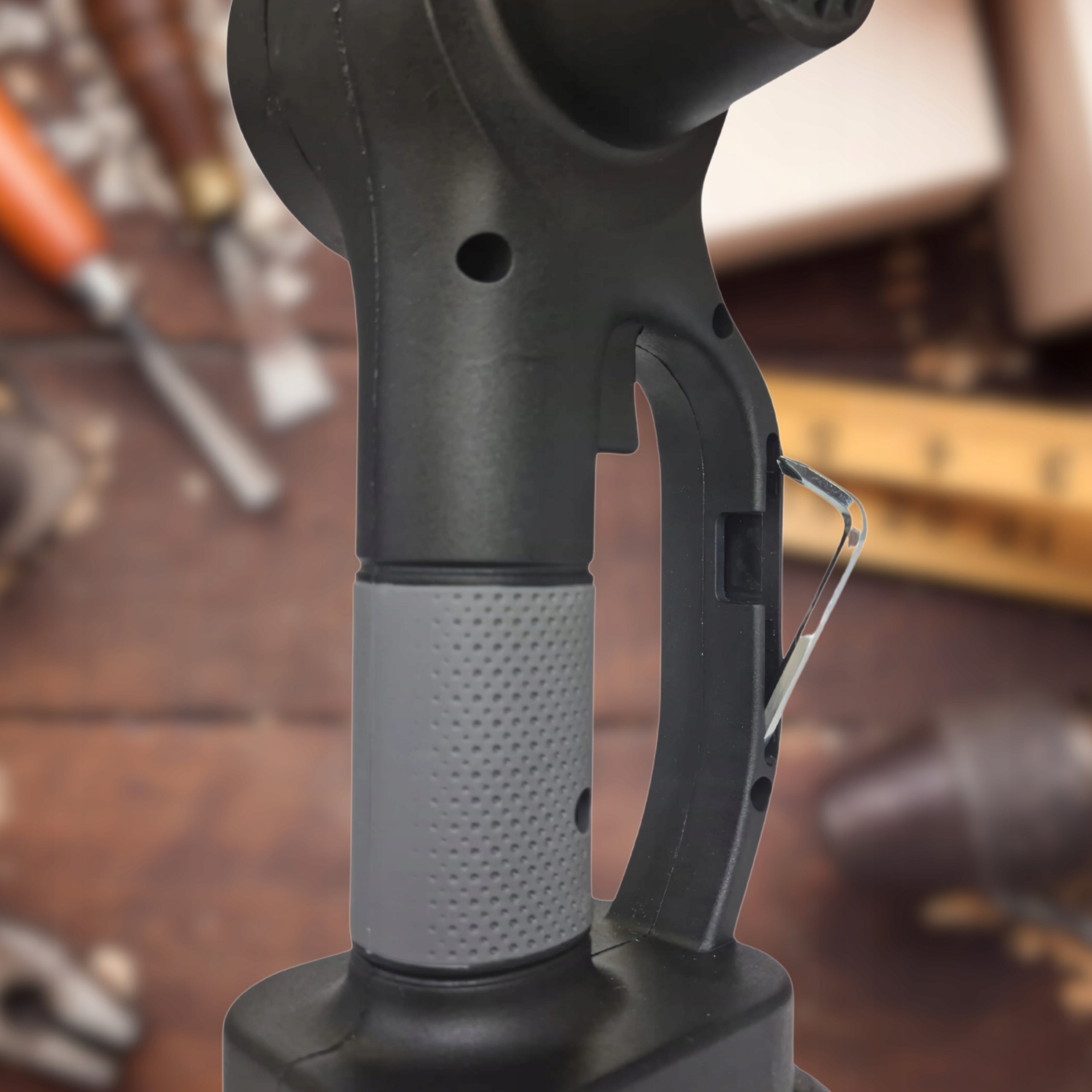 Mini cordless chainsaw adm 4”/6” 6 m/s 1,5 ah 1× aku suitcase Certificates of conformity CE WEEE