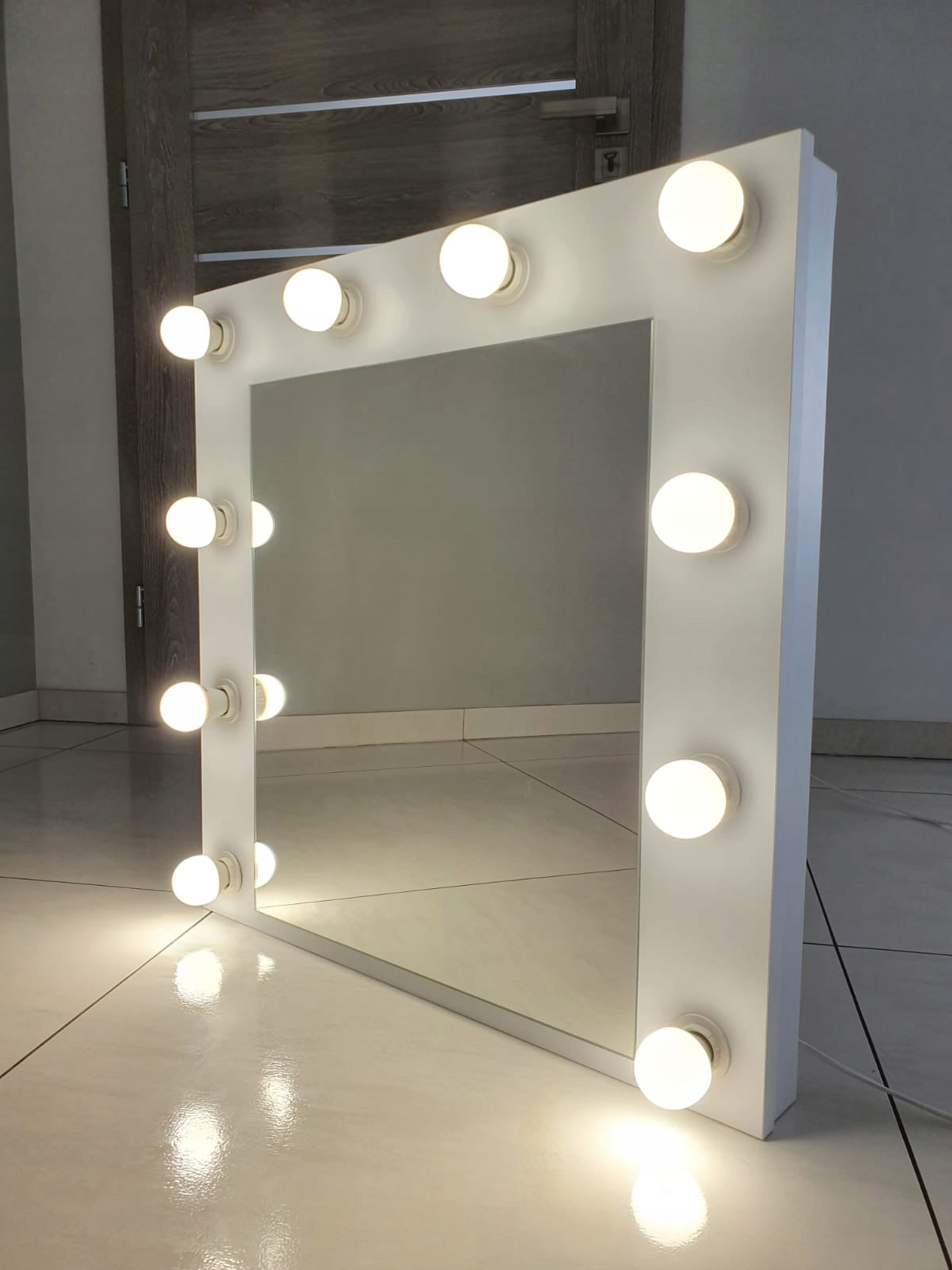 Mirror make up for Hollywood salon make-up make-up Brand no brand