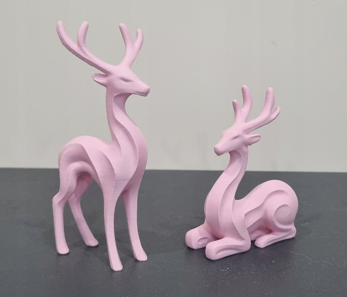 Modern deer figurines – set of 2 | 18 cm | various colors | 3D Product height 18 cm