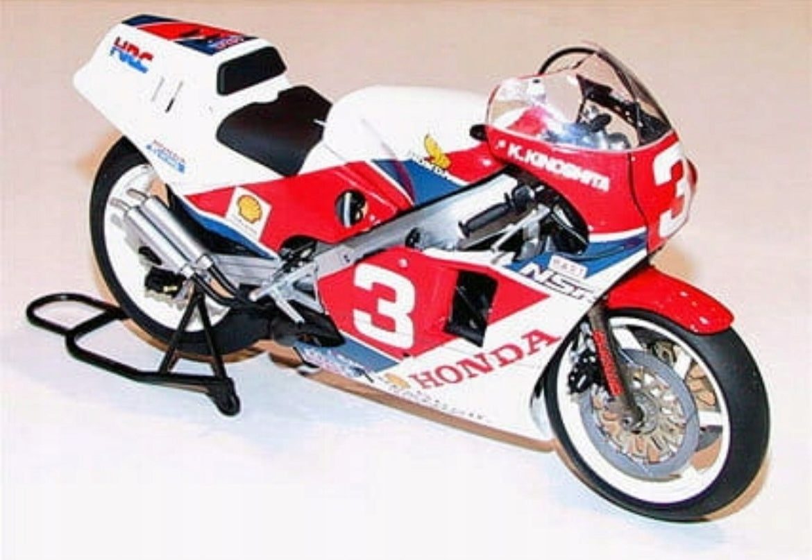 Motorcycle Tamiya 14099 Honda NSR500 white-red EAN (GTIN) 4950344996001