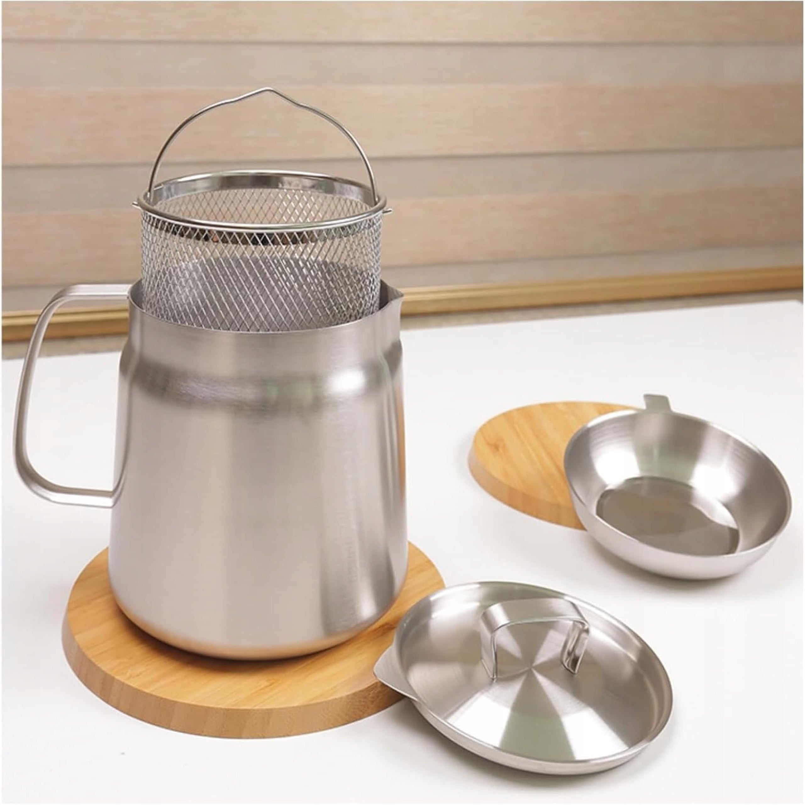 Multi-purpose pot with strainer for frying cooking and filtering 1.5 L Manufacturer code Garnek wielofunkcyjny z sitkiem do gotowania