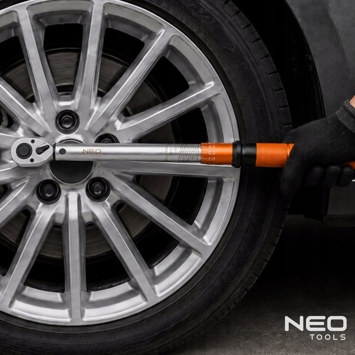 NEO TOOLS TORQUE WRENCH 40-210NM + 3 SOCKETS 17, 19, 21 MM + - 3% Manufacturer code 08-846