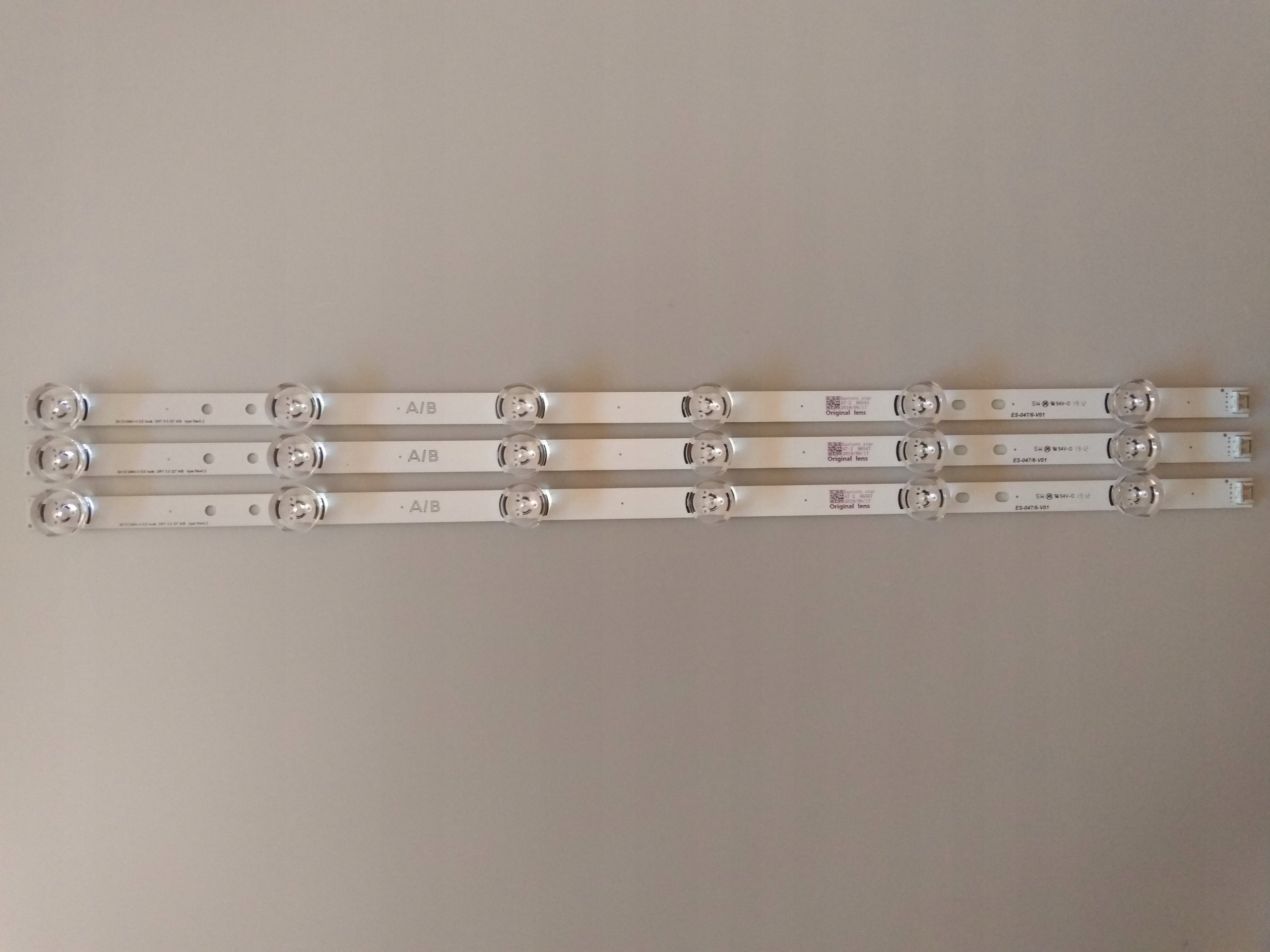 New LG DRT 3.0 32'' 32LB5610 LED Strips Clearance Manufacturer no brand