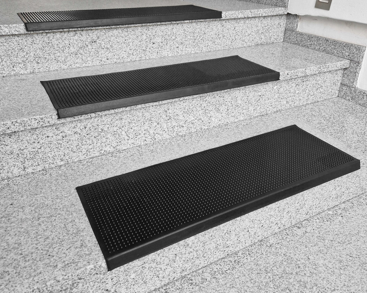 OVERLAYS FOR EXTERNAL STAIRS RUBBER ON STEPS PLATFORM PINS 75cm Manufacturer code NAKŁADKA NA SCHODY GUMOWA ZEWNĘTRZNA BOLCE