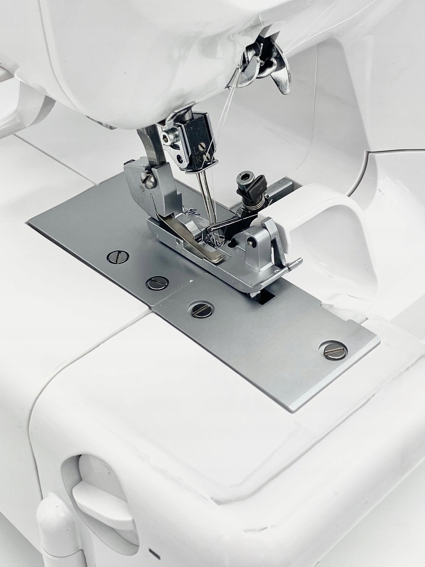 Overlock 4-thread Minerva ML3345 strong easy to use + FREEBIE Number of stitches 7