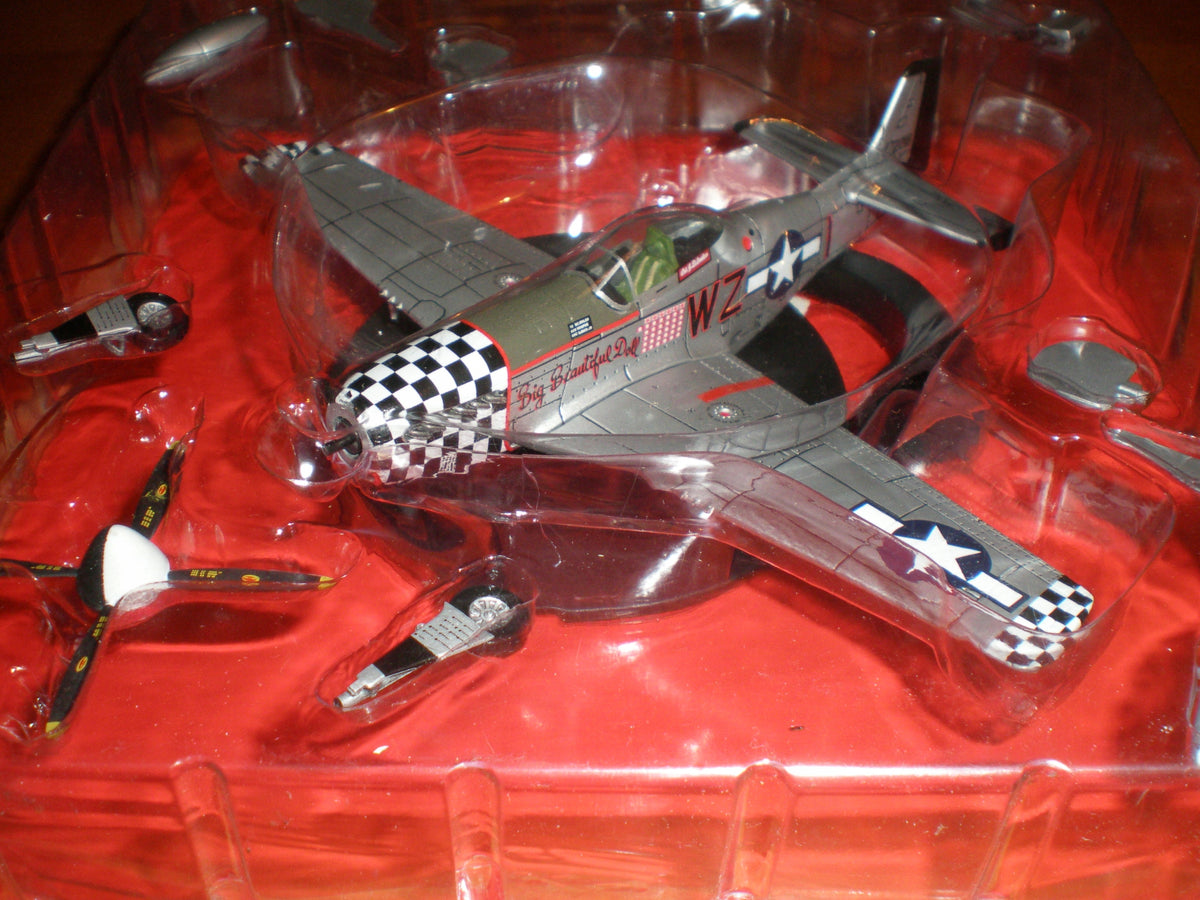 P-51D Mustang "Big Beautiful Doll" USAF England 1945 - DeAgostini 1/72 Scale Model Packaging status original