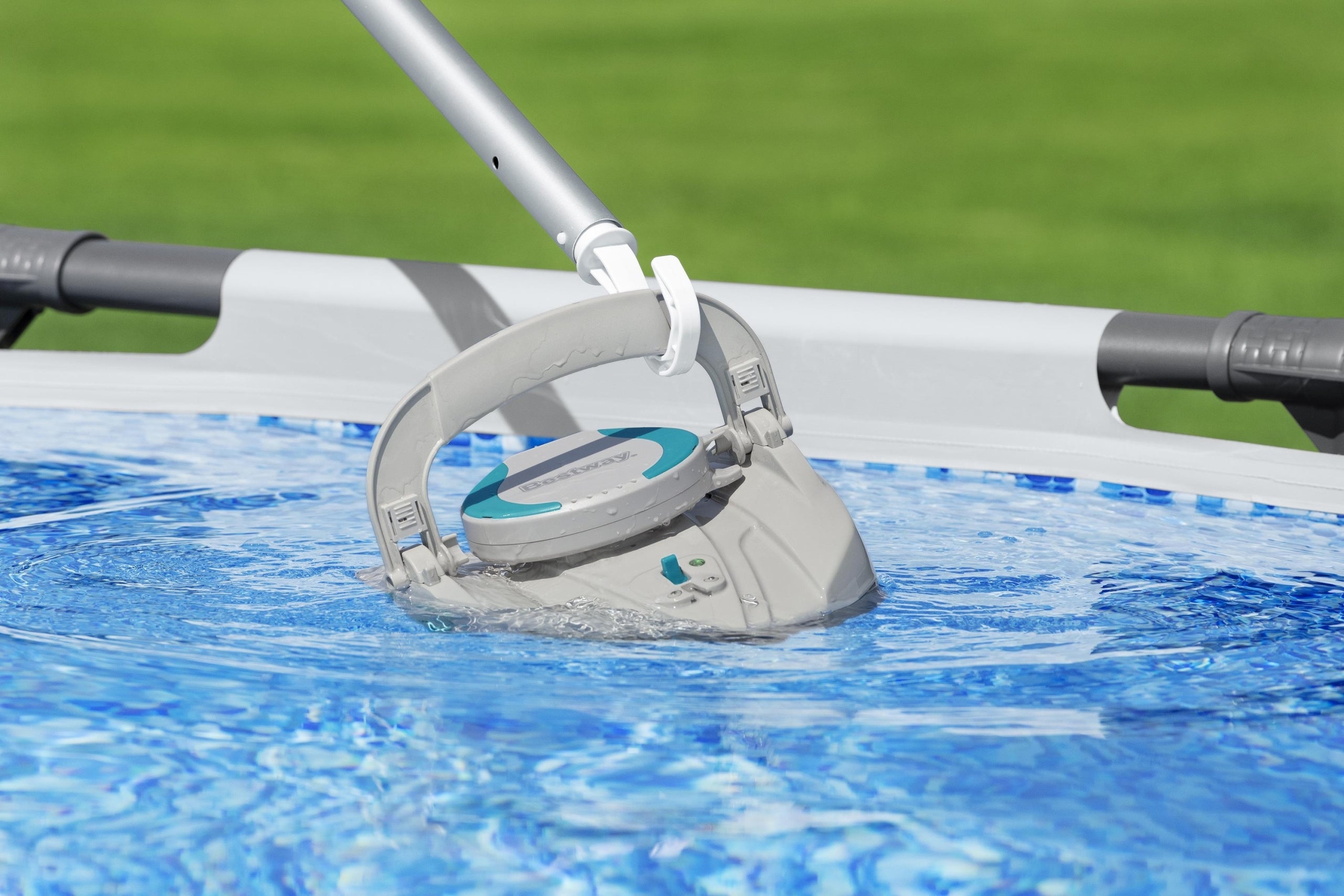 POOL CLEANER BESTWAY ROBOT AUTOMATIC POOL GARBAGE Batteries included yes
