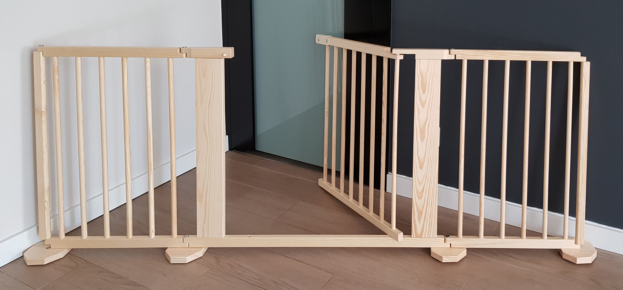 PROTECTIVE GATE BARRIER SECURING STAIRS FIREPLACE STANDS UP TO 185 cm