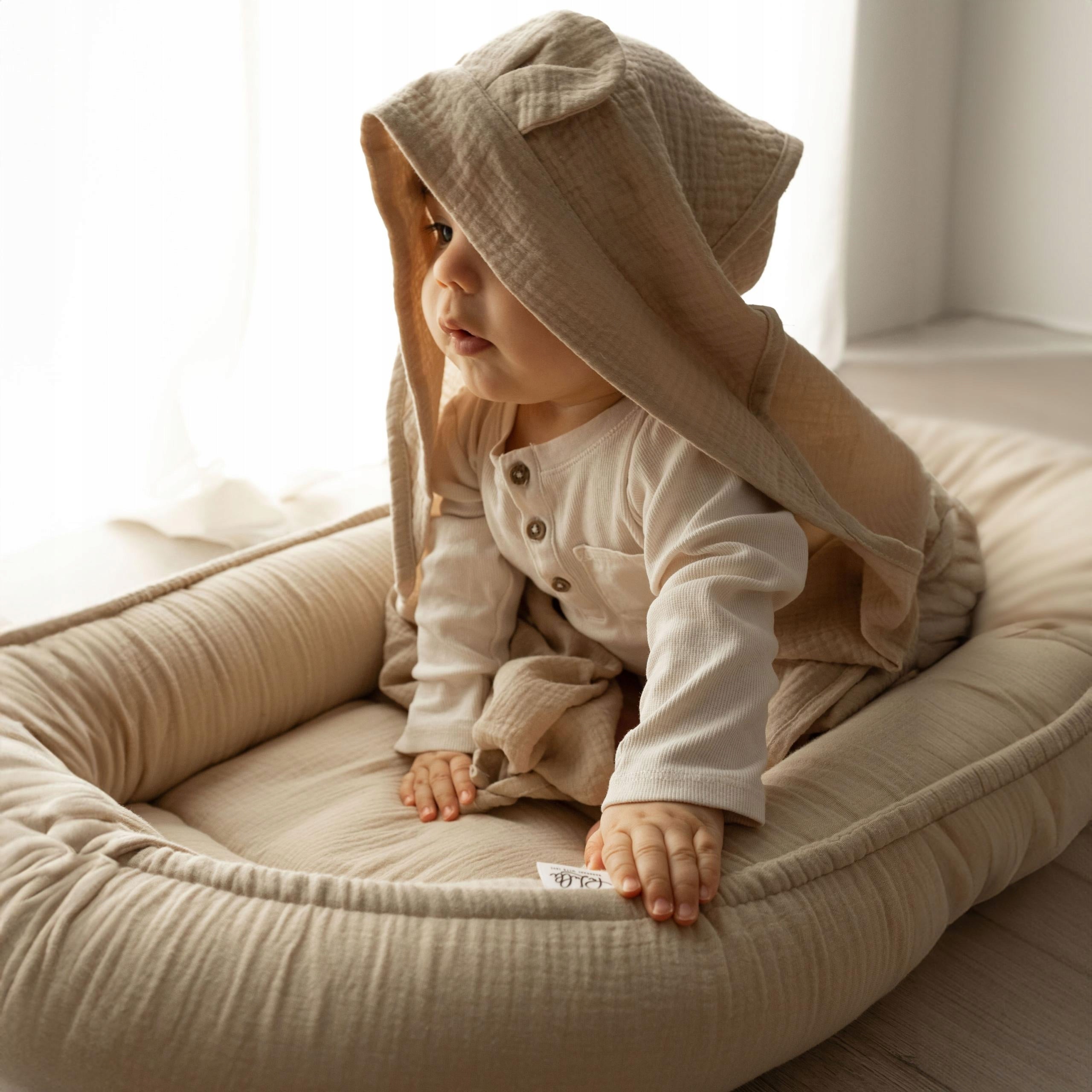 Palulli muslin baby cocoon + decorative towel with hood