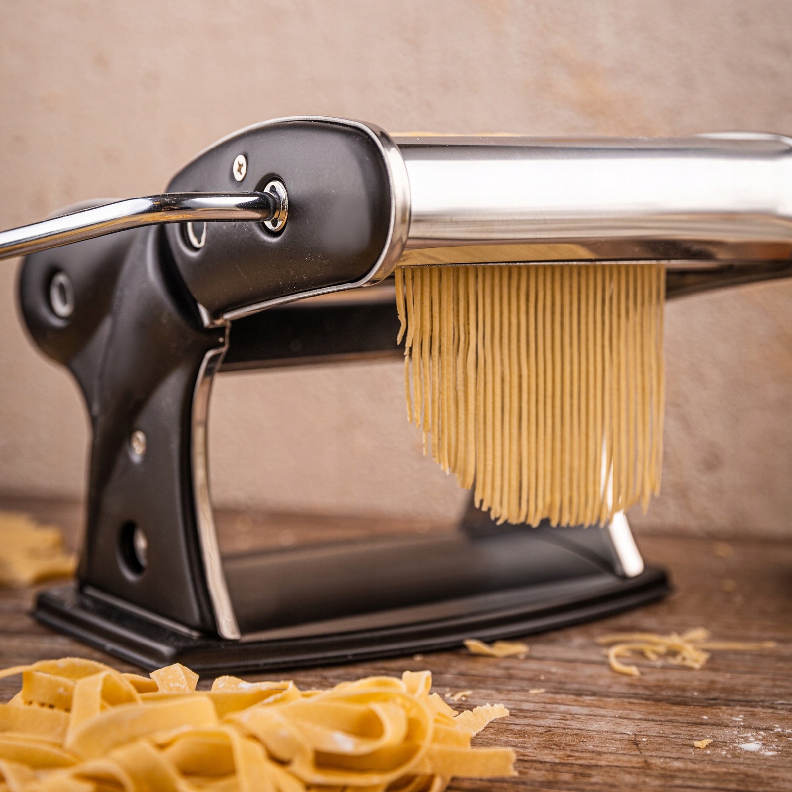 Pasta machine KINGHoff KH-1957 steel, 150 mm 2 knives homemade pasta Manufacturer code KH-1957