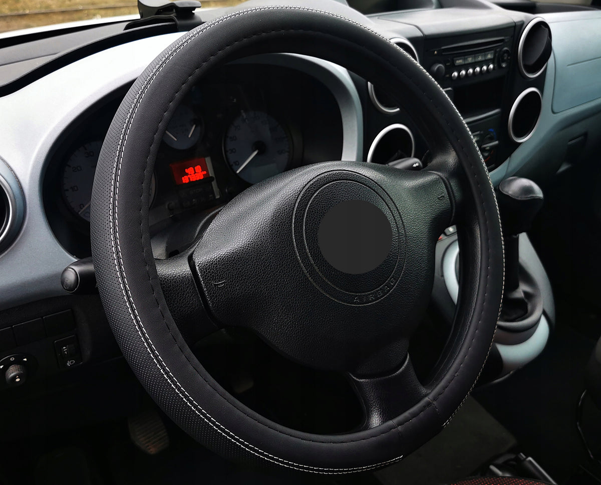 Perforated steering wheel Ford Focus 1 2 3 4 Mondeo 3 4 5 Fiesta Kuga Ka X Manufacturer no brand