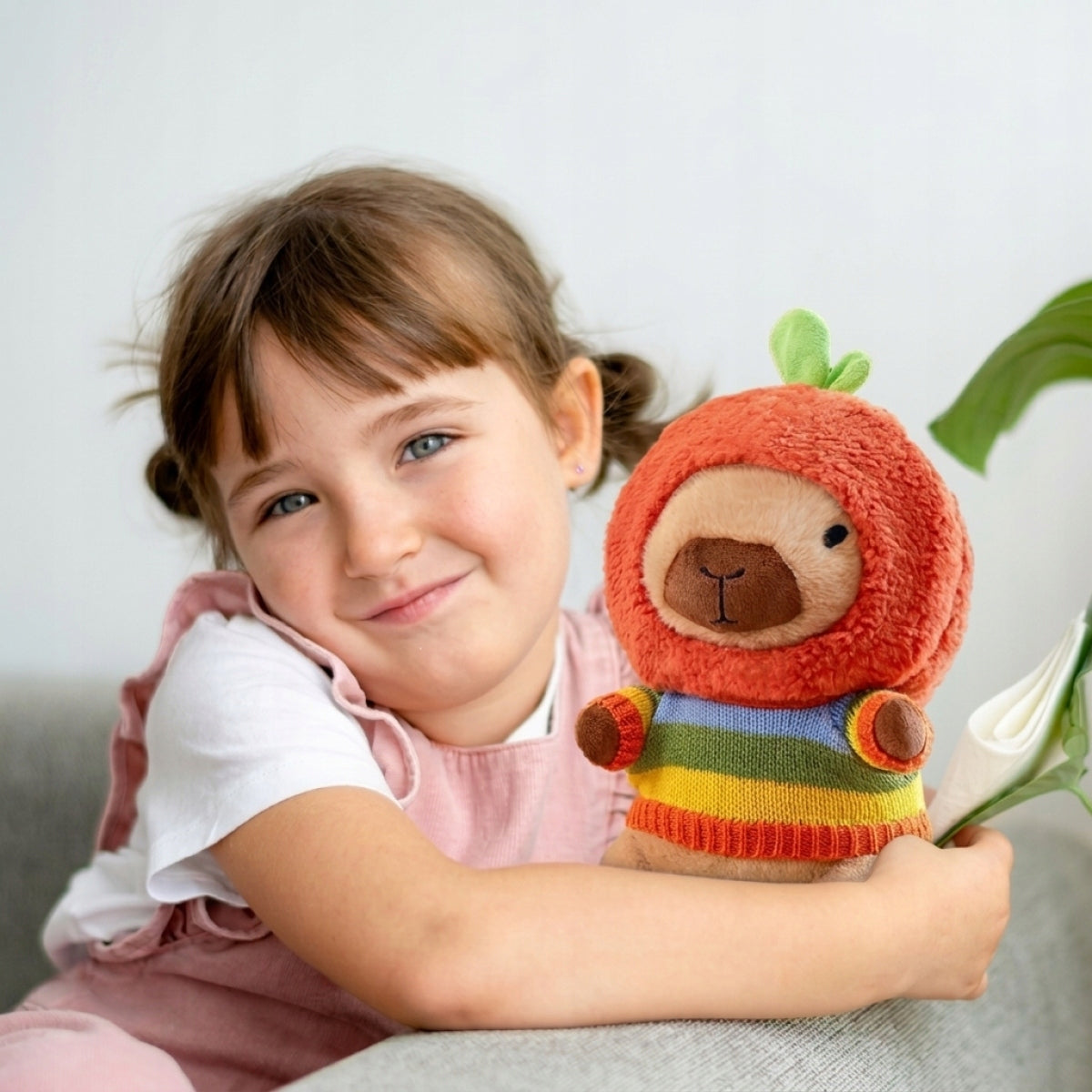 Plush capybara with 8 clothes and accessories, height 25 cm. Brand no brand