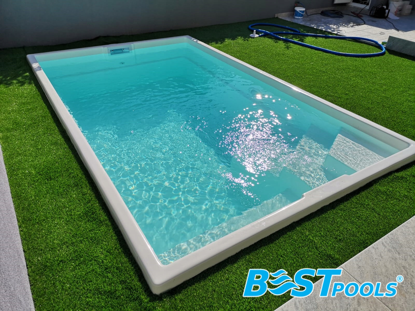 Polyester swimming pool Crete 4x2.5x1.4 with filter system and LED lamp Manufacturer code K4,0