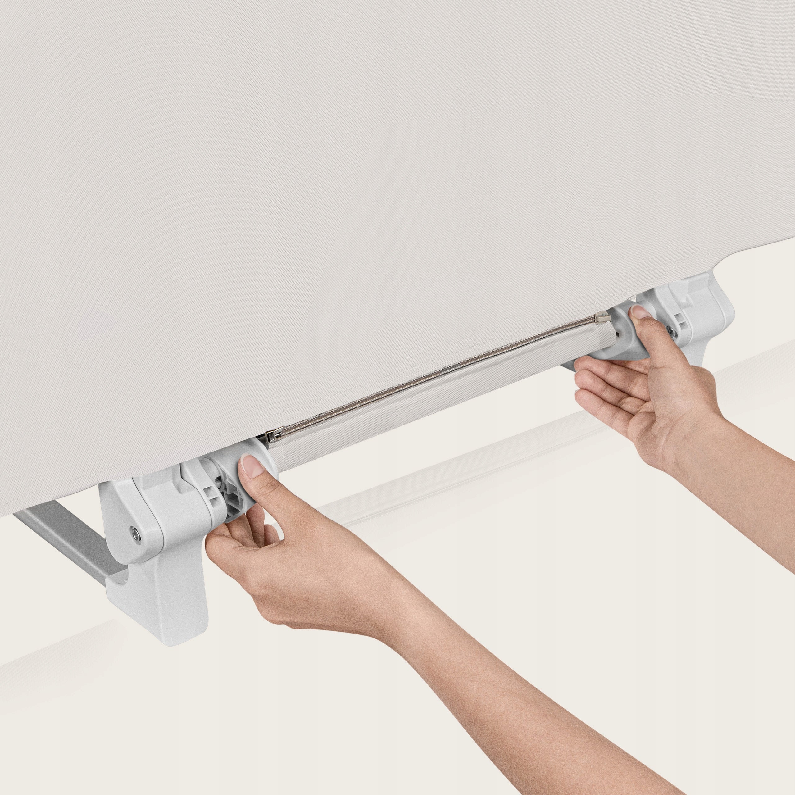 Protective barrier for bed foldable PORTABLE + bag 105 cm Lionelo Lora Manufacturer code stabilna, składa, z blokadą złożenia, z torbą