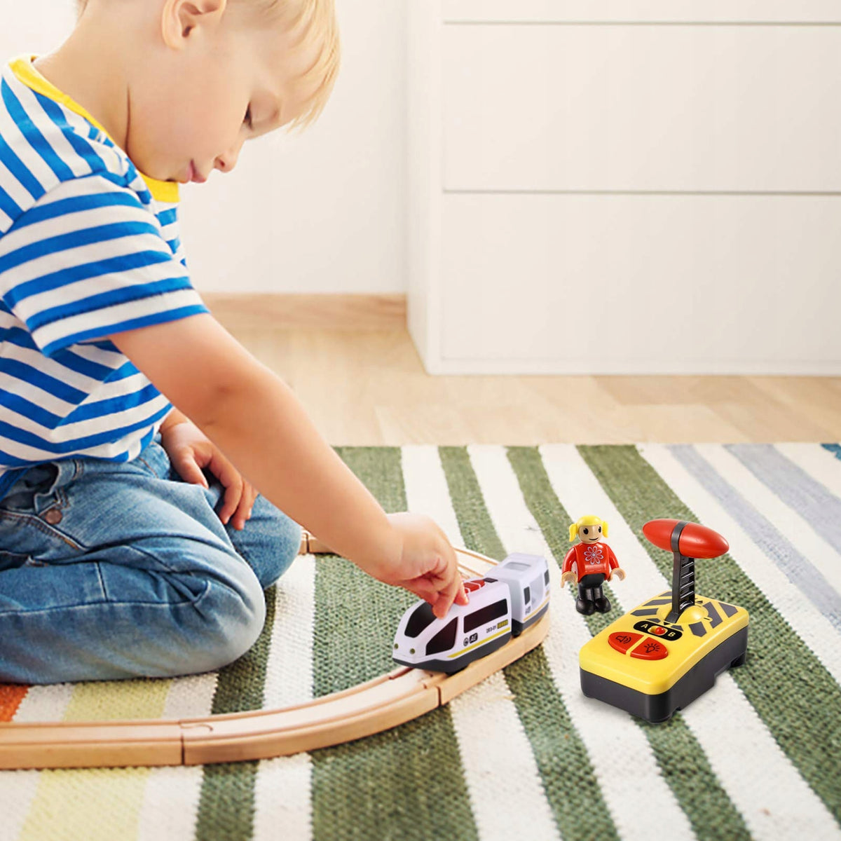 Queue Battery Operated Locomotive +Remote Control Vehicle type trains and tracks