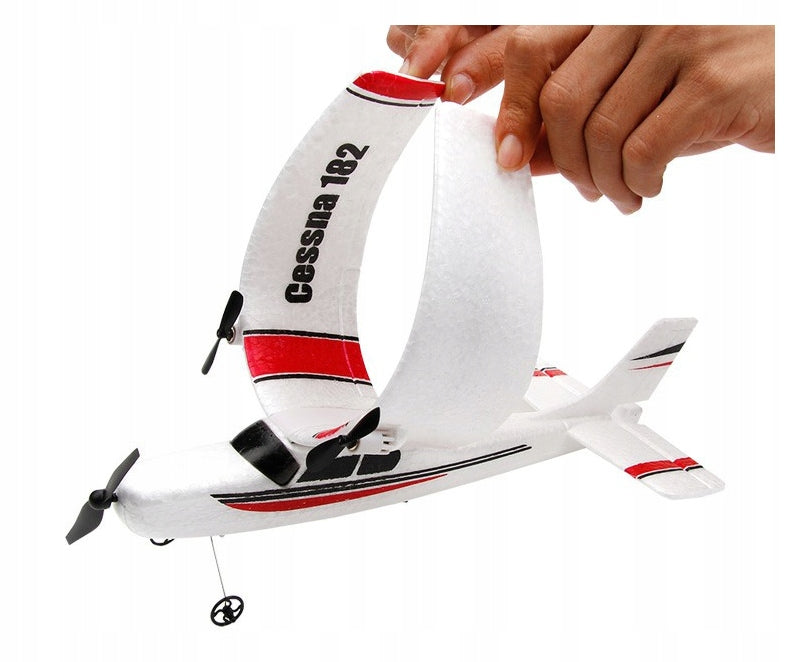 REMOTE CONTROLLED FOAM AIRCRAFT AVIONICS SUMMER CESSNA 182 RC + PILOT Packaging status original