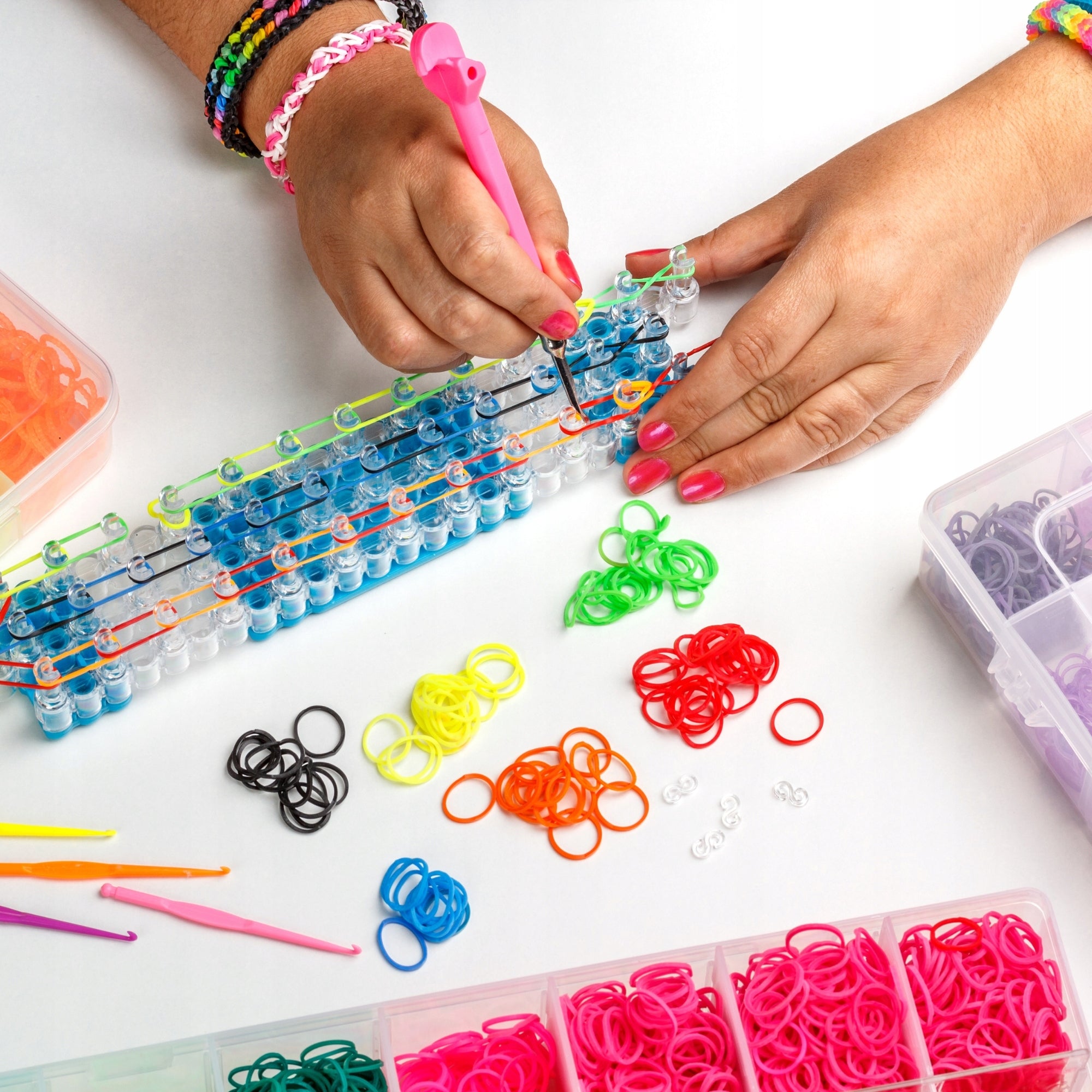 RUBBER BANDS FOR MAKING BRACELETS LARGE SET OF 6800 ELEMENTS XXL FOR A CHILD Manufacturer code NA PREZENT DZIECI DO BIŻUTERII GUMEK KOLOROWE