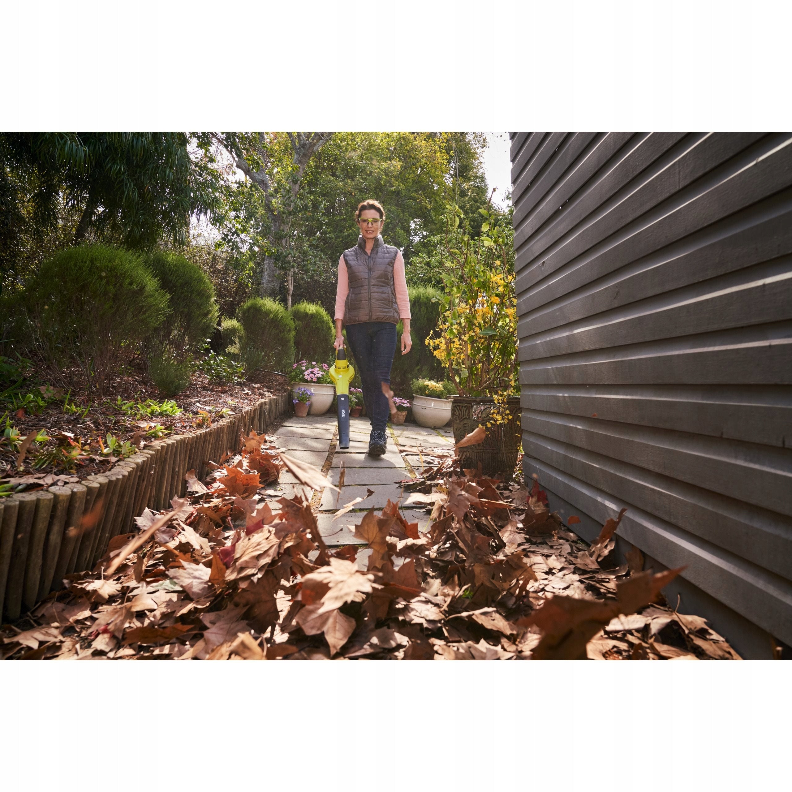 RYOBI CORDLESS LEAF BLOWER 245KM/H SOLO OBL1820S Air velocity 245 km/h