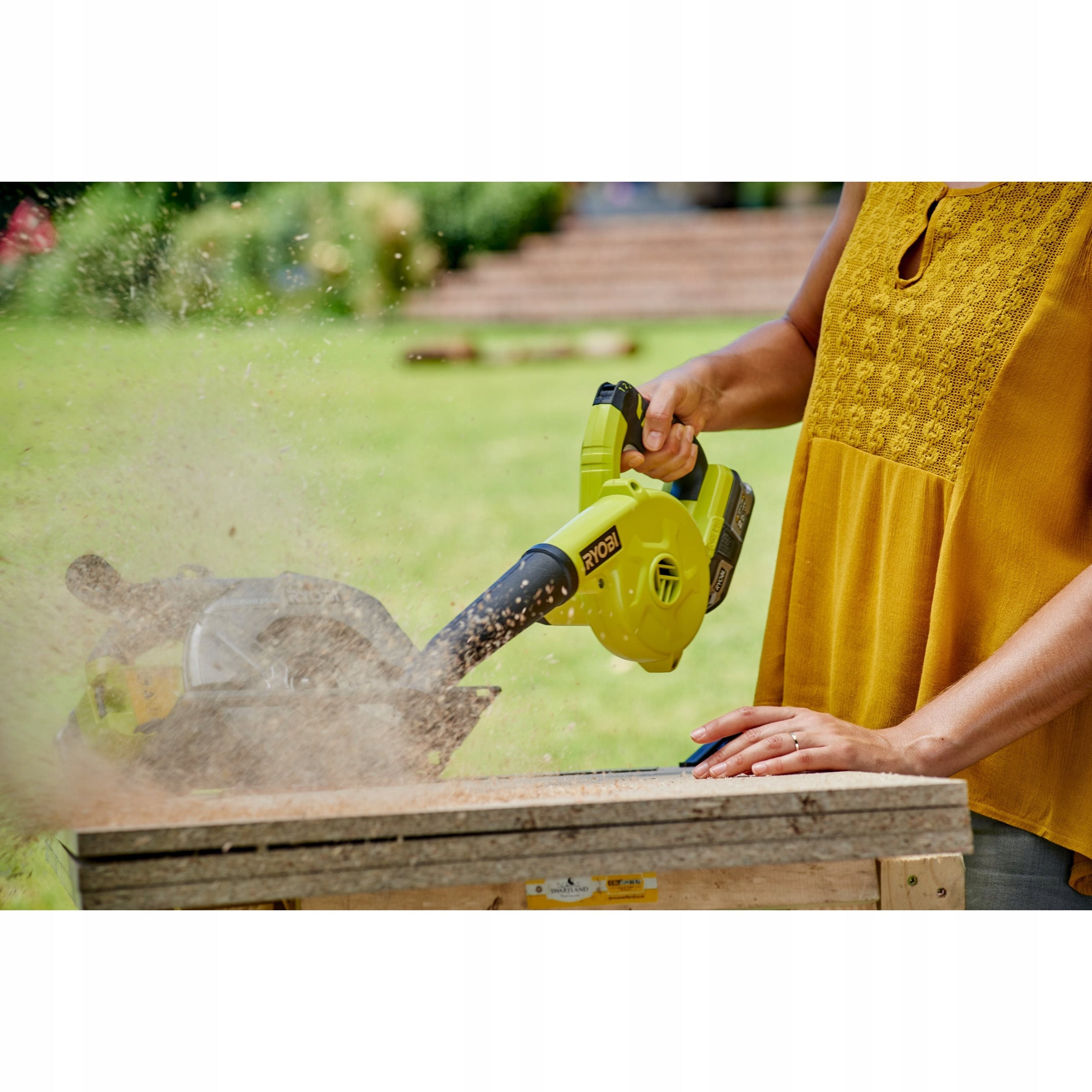 RYOBI SMALL CORDLESS WORKSHOP BLOWER COMPACT R18TB-0 VACUUM CLEANER Air velocity 200 km/h