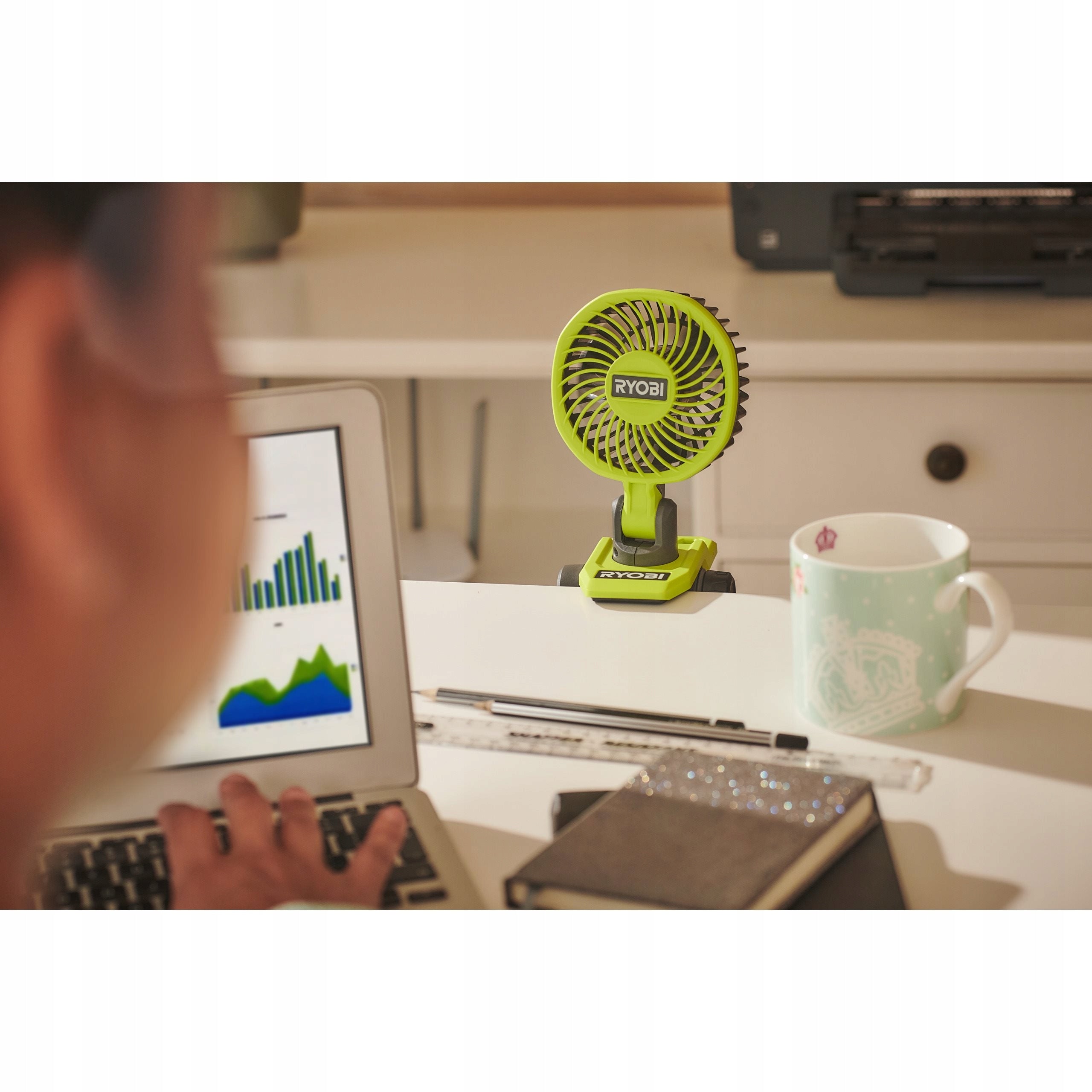 Ryobi RCF-120G 4V Akumulátorový ventilátor s klipsem USB Lithium 2.0Ah akum Brand Ryobi