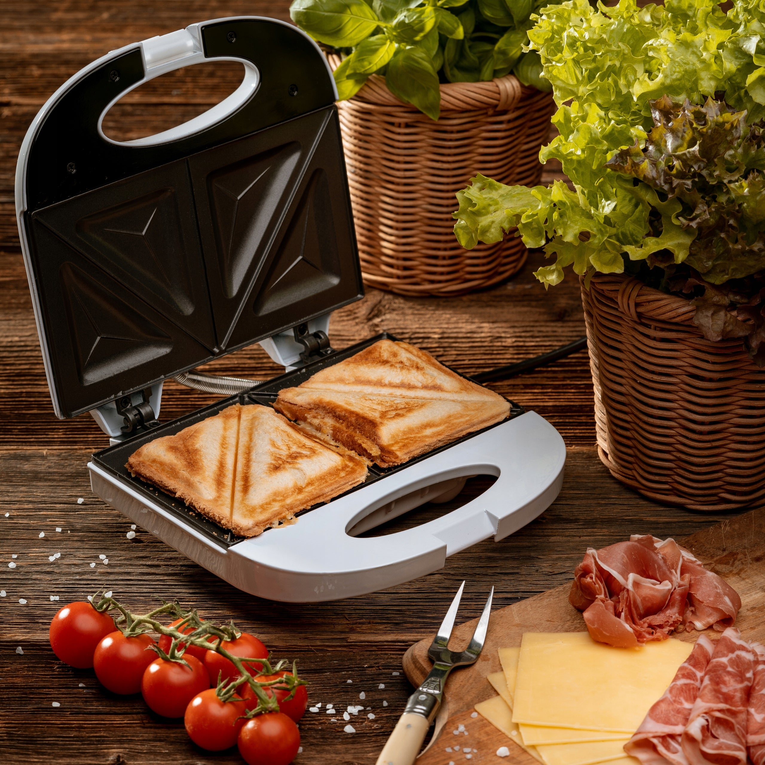SANDWICH TOASTER FOR TOAST TRIANGLES 750W NON-STICK Packaging status original