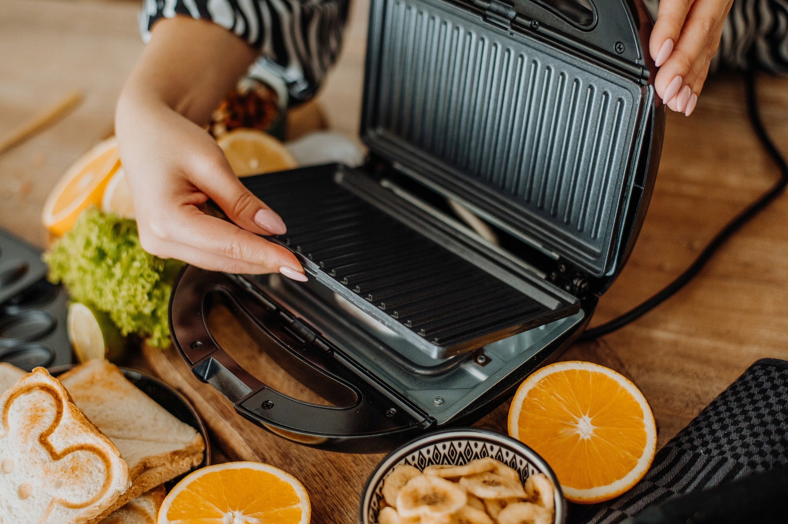 SANDWICH TOASTER WAFFLE IRON GRILL ELECTRIC TOASTER STRONG PANINI 5IN1 Manufacturer code OPIEKACZ DO KANAPEK GOFROWNICA