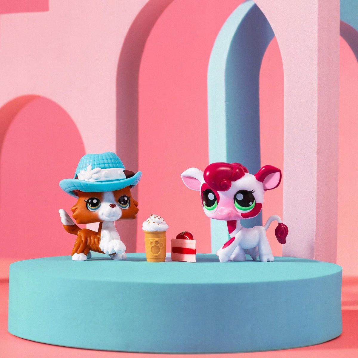 SET OF LITTLEST PET SHOP COWABUNGA FIGURINES AND ACCESSORIES #150 #151 Manufacturer code 00623