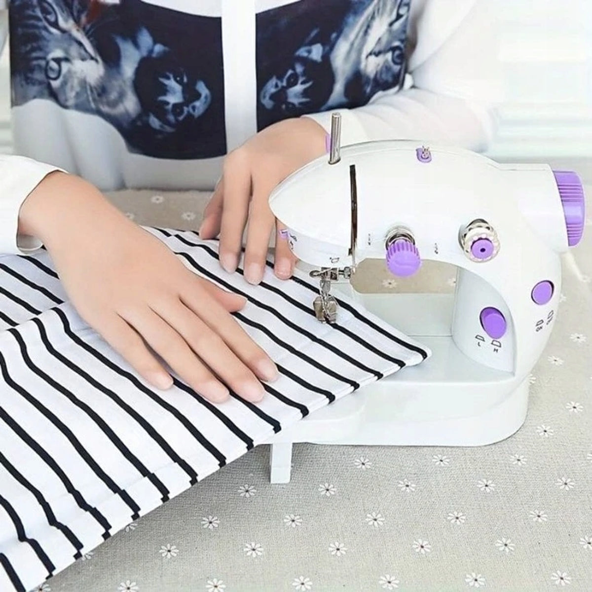 SEWING MACHINE MINI PORTABLE LED BACKLIGHT 2 MODES + AKCESORIA Brand no brand