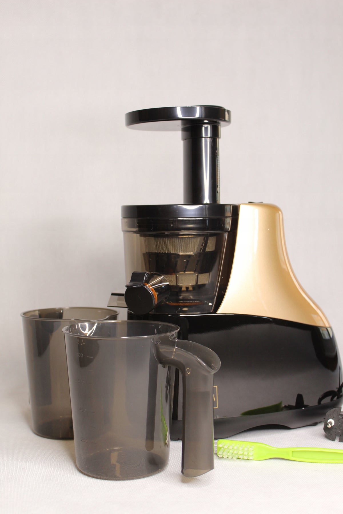SLOW JUICER FOR VEGETABLES AND FRUITS-STELLA Brand Stella