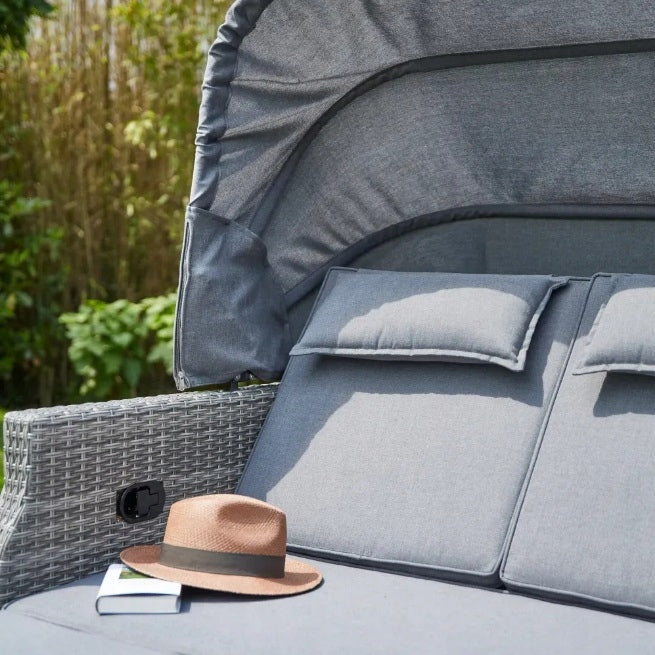 SOFA GARDEN ISLAND LOBOS II COUCH 2OS. FOLDING WITH PILLOWS AWNING! Frame material synthetic rattan