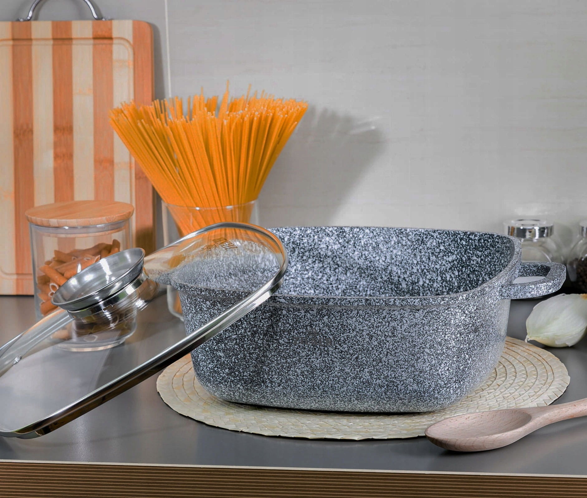 SQUARE POT WITH LID 4.4L 24CM INDUCTION GAS NON STICK GREY LARGE Brand Zilner