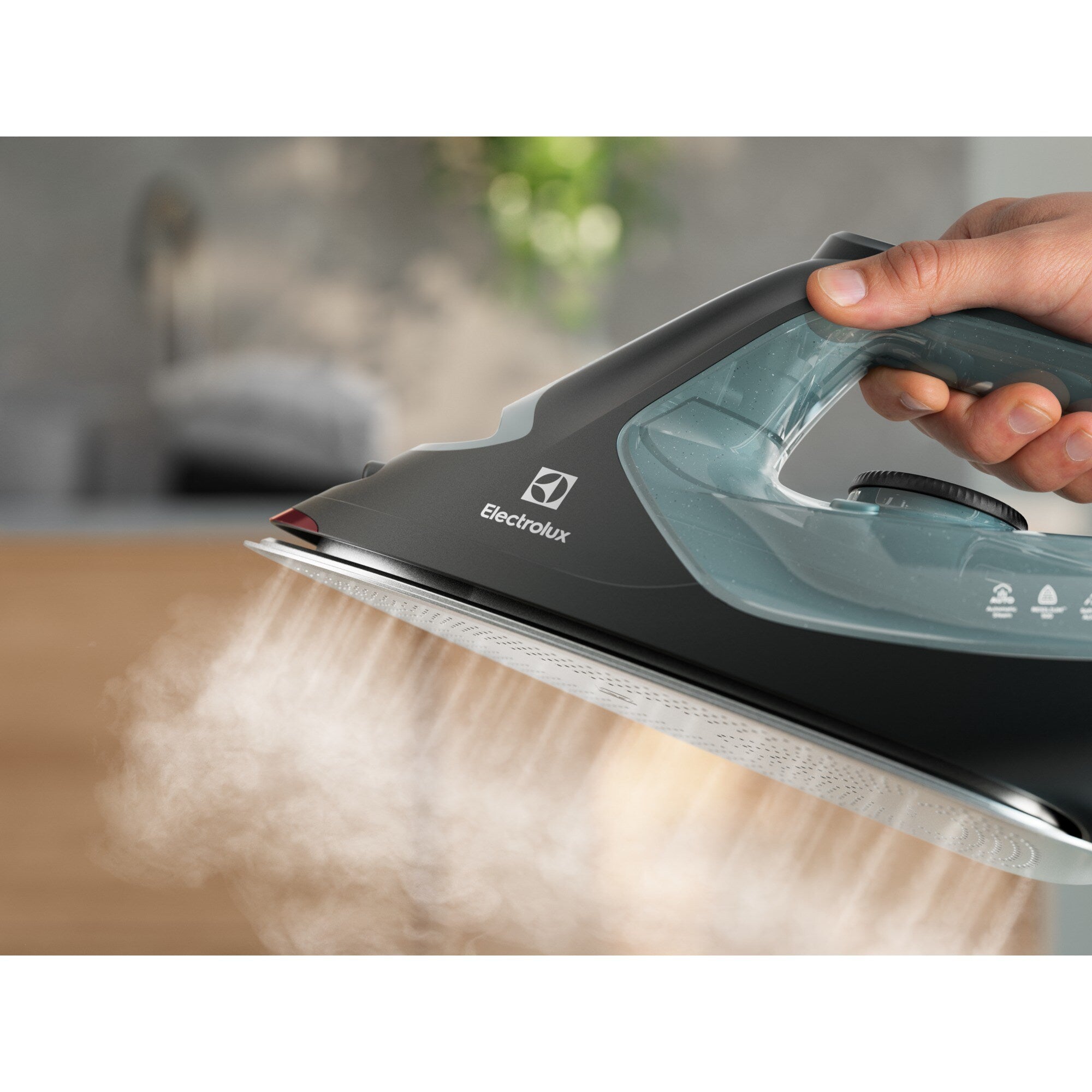 STEAM IRON ELECTROLUX REFINE 700 E7SI2-6OG 2600W Power Pair GLISSIUM Manufacturer code 910 003 901