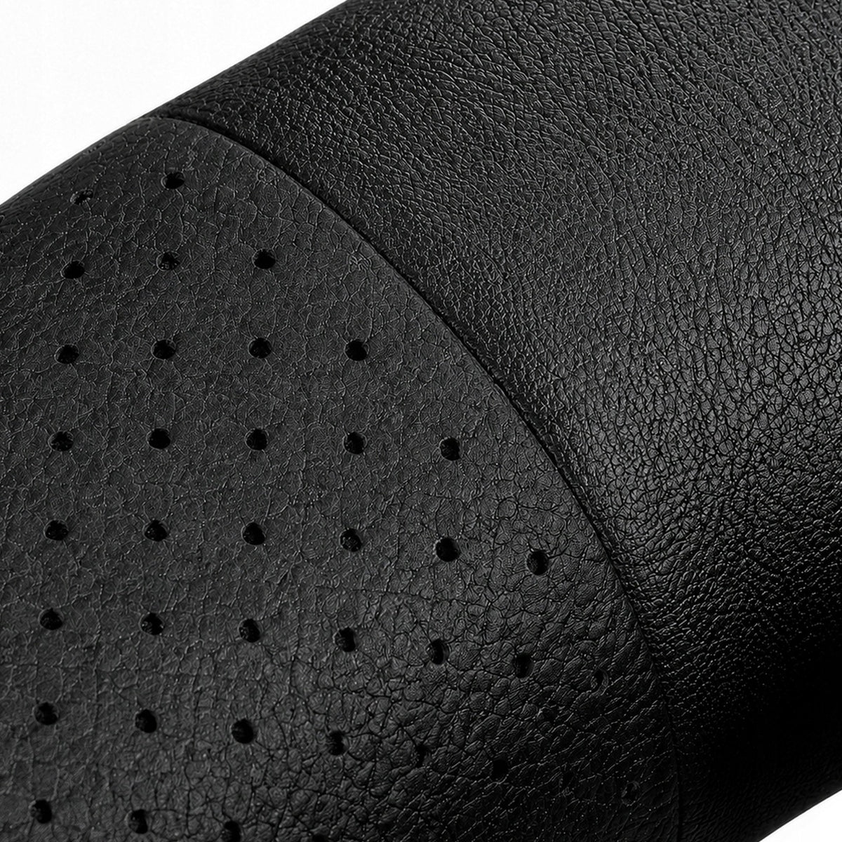STEERING WHEEL COVER MADE OF FOUR PIECES OF LEATHER Manufacturer Agmi