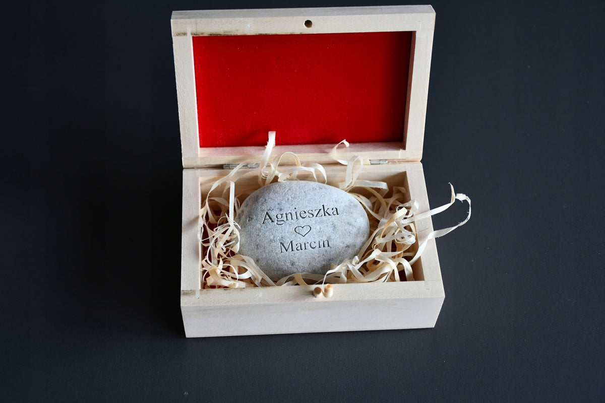 STONE with the inscription LOVE and names, UNUSUAL gift for a boy's girlfriend Brand no brand