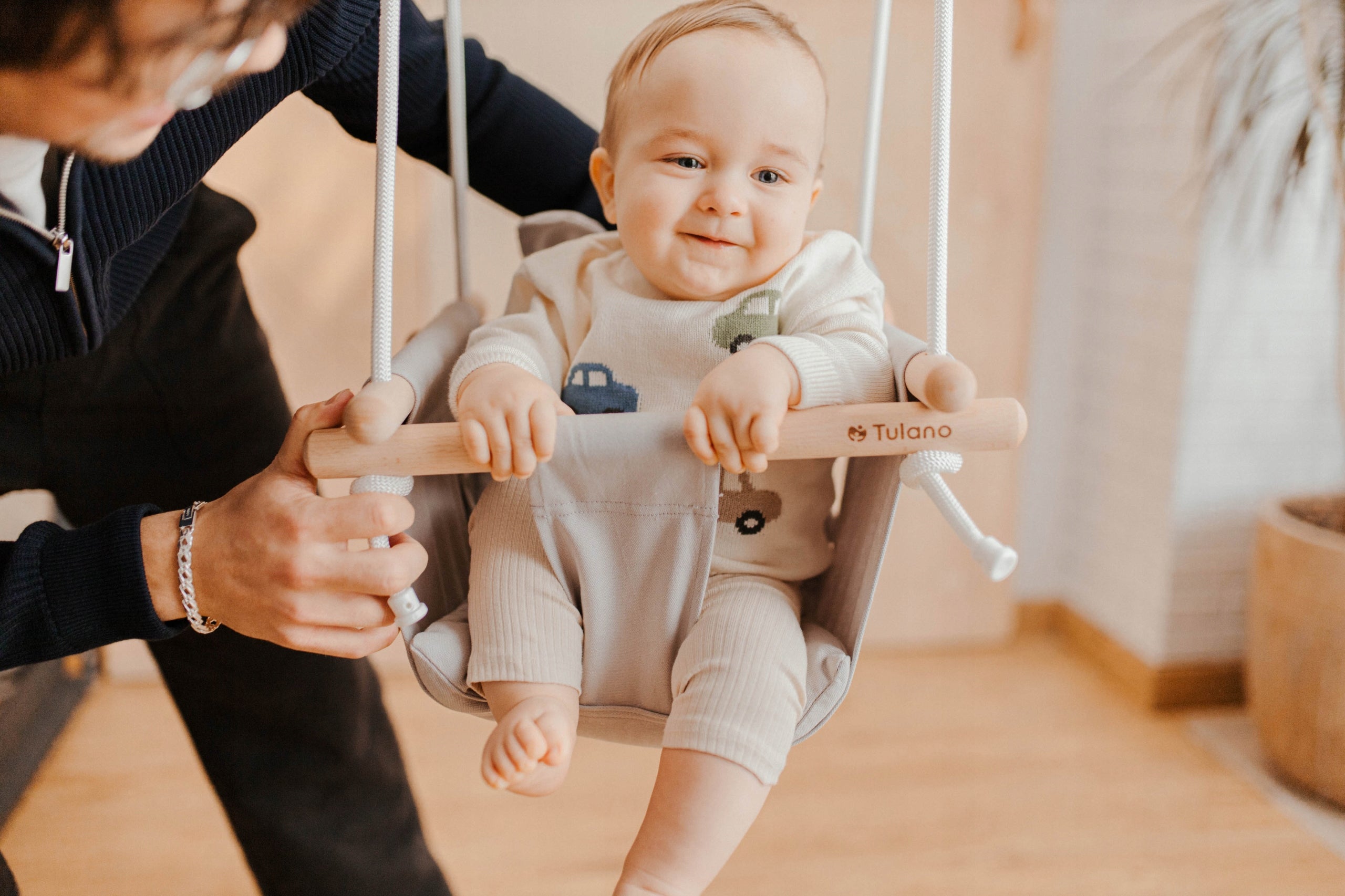 SWING FOR CHILDREN Tulano garden WOODEN FOR BABIES BUCKET PINK Manufacturer code TN-HOP 30 PINK