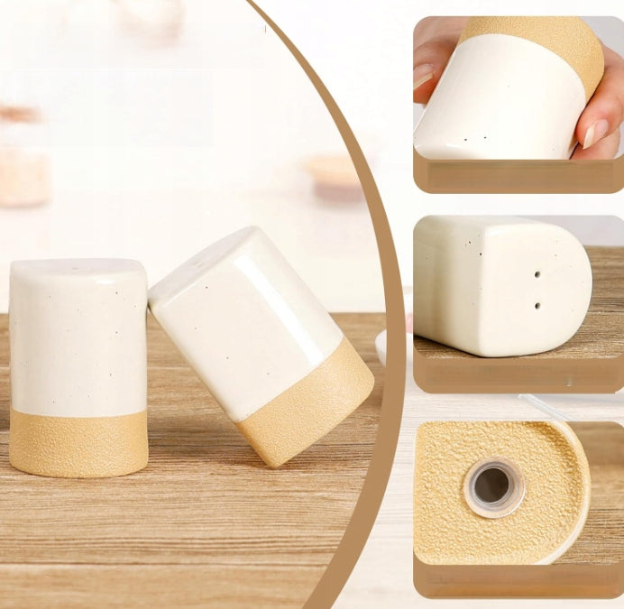 Salt and pepper shaker, ceramic in rustic style Packaging status original