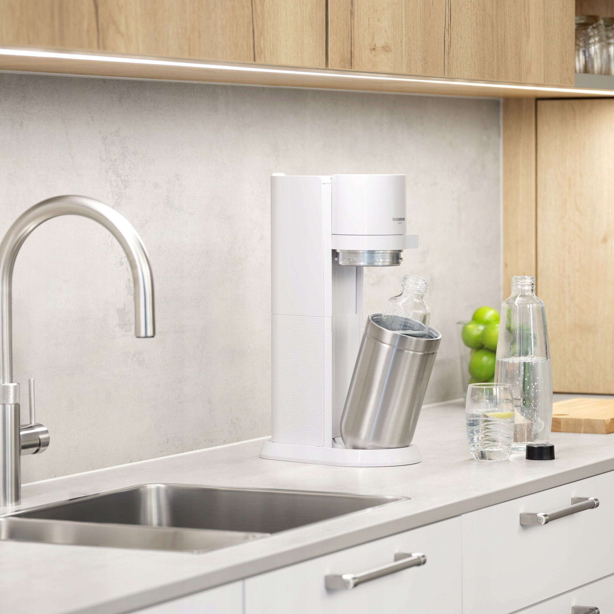 Saturator SodaStream DUO white wireless with 1 l bottle and szk carafe Certificates of conformity CE