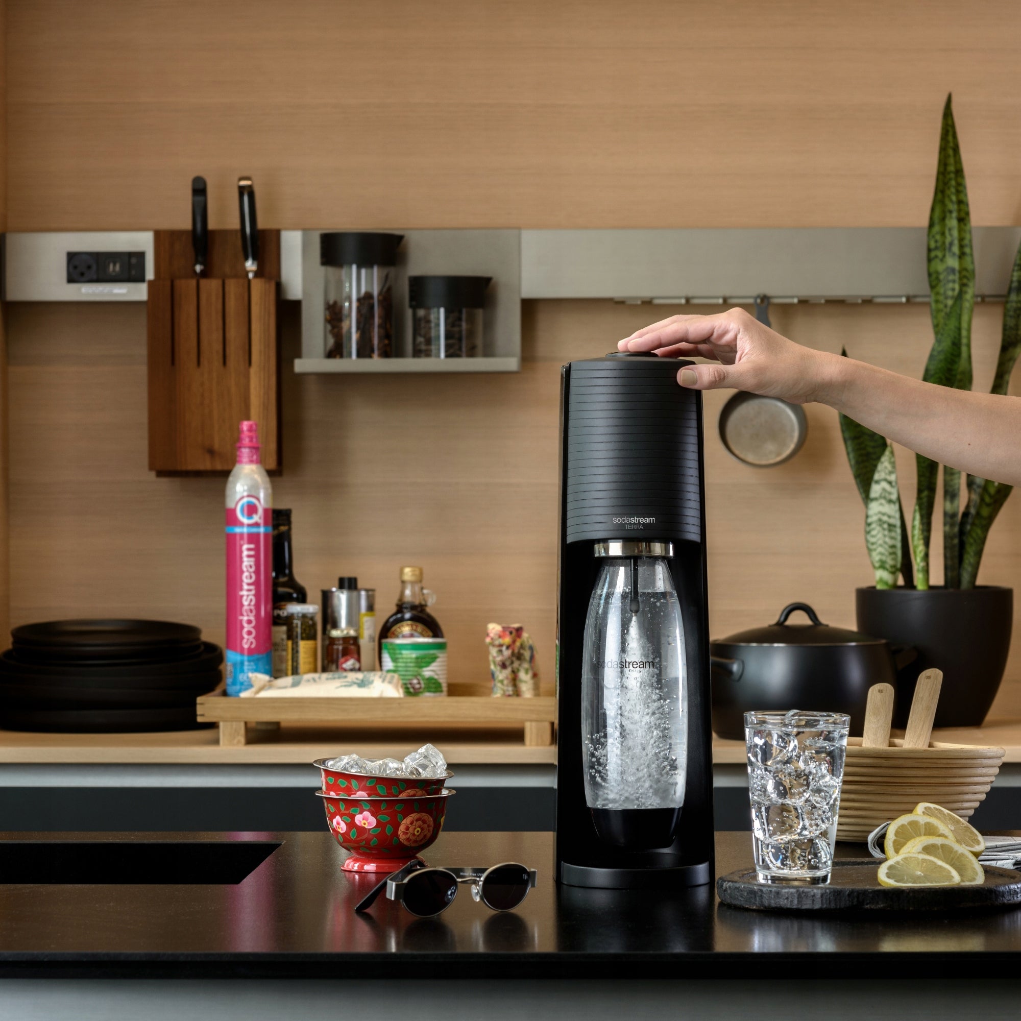 Saturator for gassing water SodaStream Terra black + 3 bottles, CO2 cartridge Volume 1 ml