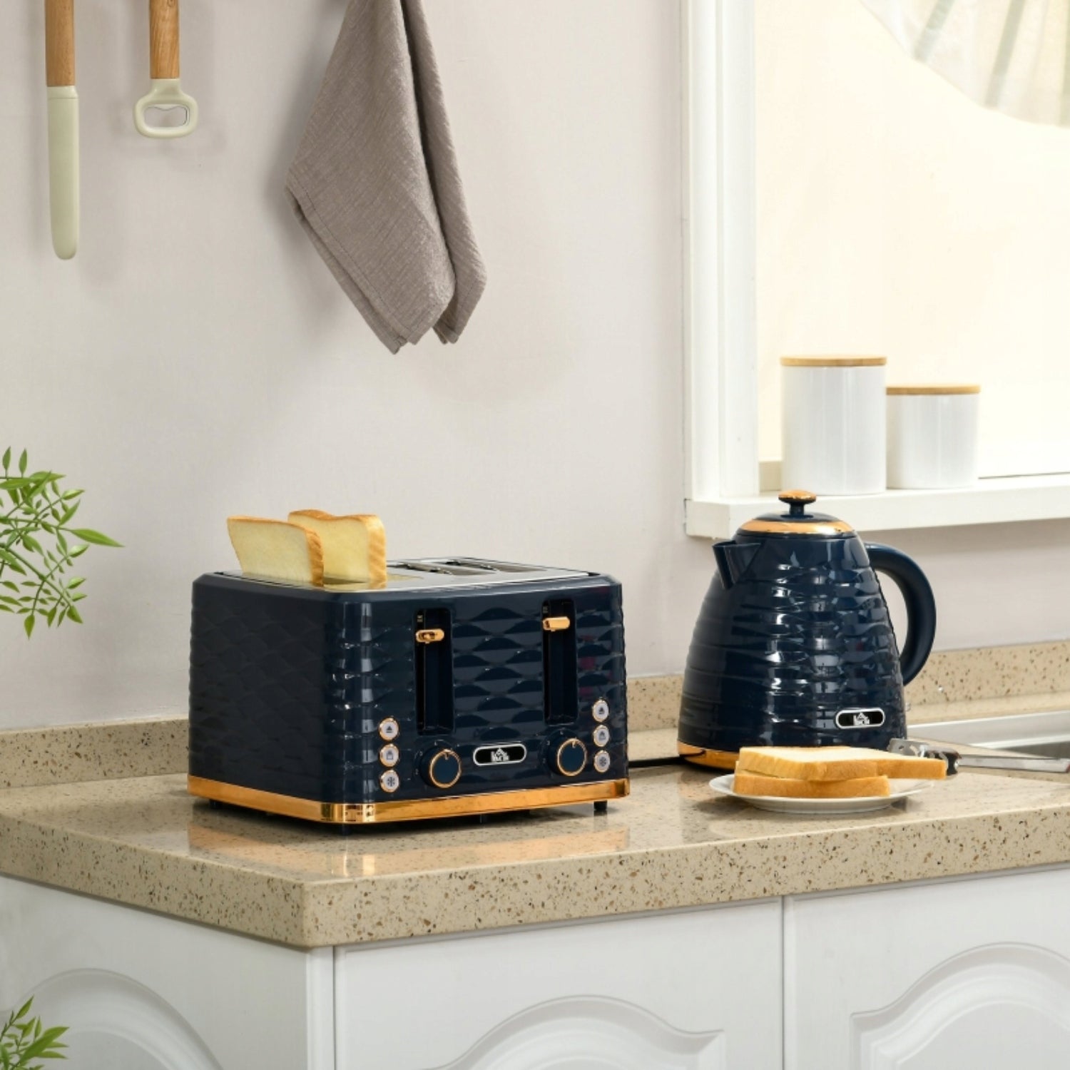 Set of 2in1:toaster and kettle,7 levels of toasting, defrosting, heating Power rating 1600 W