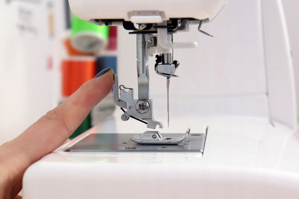 Sewing machine JANOME HD523 Sewing features stitching pleating repairing sewing of elastic fabrics edge finishing quilting applique sewing sewing zips hole edging backstitching rubber sewing hemming