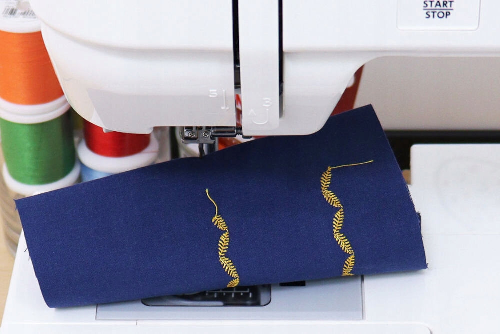 Sewing machine JUNO BY JANOME E1030 Functions back-sewing thread tension adjustment smooth sewing speed adjustment foot fabric pressure adjustment double-needle option