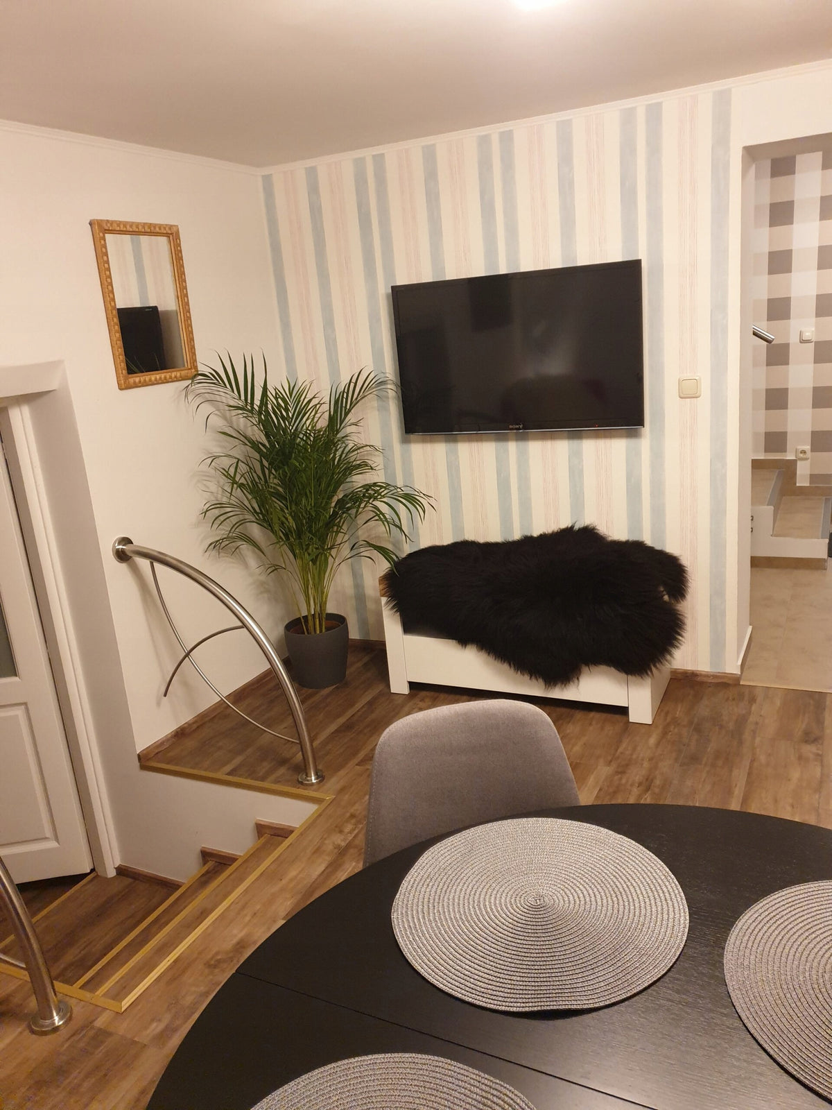 Sheepskin Island Black Natural Long Hair 15cm Fluffy Carpet 90x50cm Packaging status original