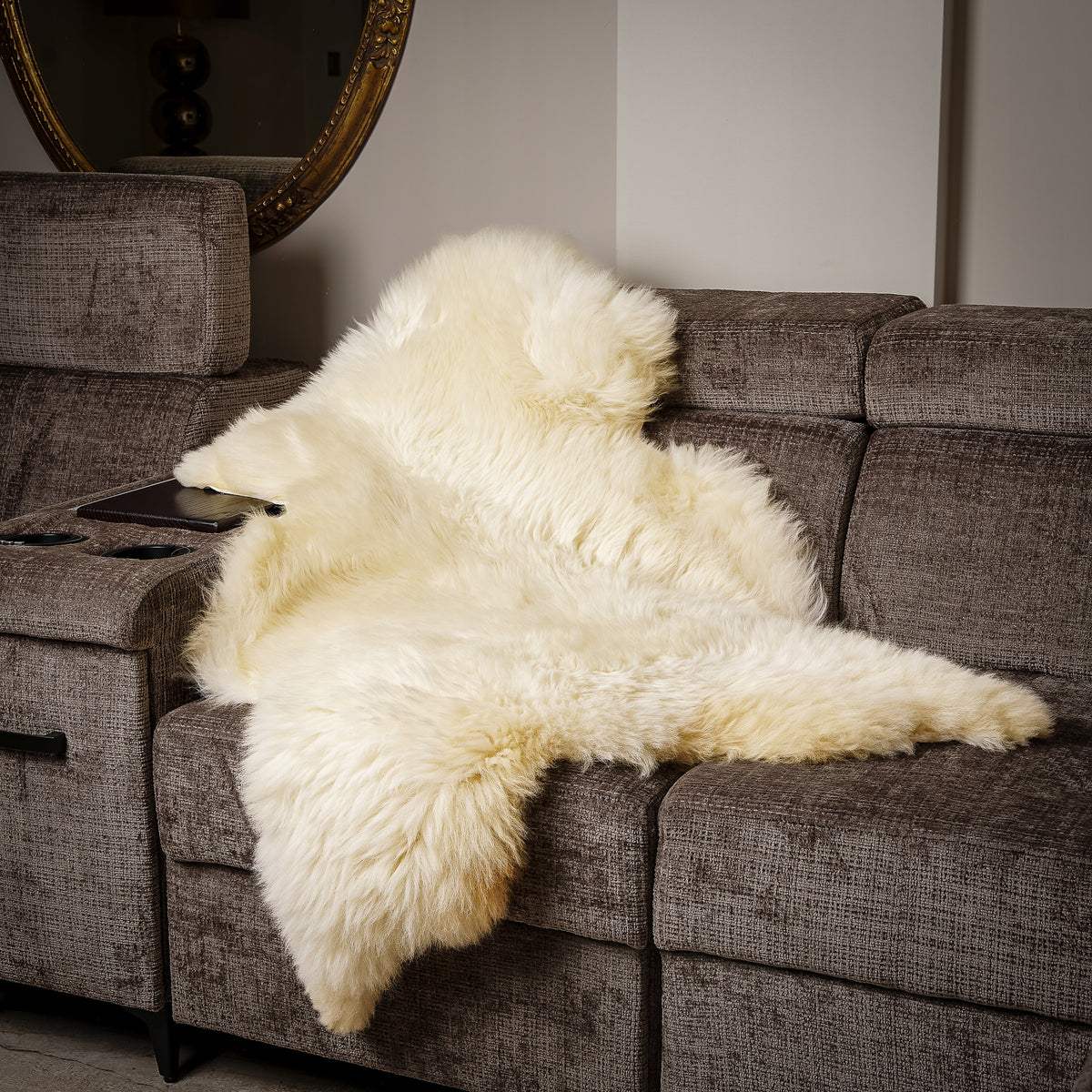 Sheepskin "WHITE" - 60cm/XXXS (Little Lamb) 100%Natural! Manufacturer code Skóra owcza biała - 60cm JAGNIĘ