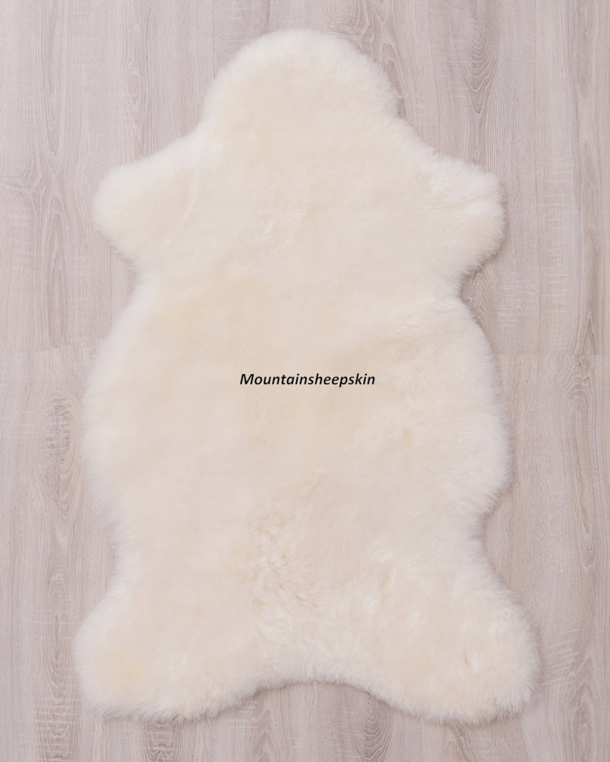 Sheepskins White Short Hair 100-120cm Manufacturer code SO5b